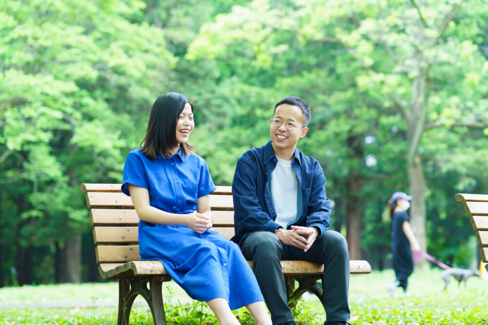 young people sitting on the bench